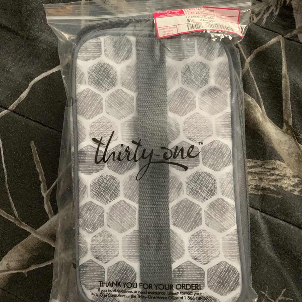 Thirty-one glamour case